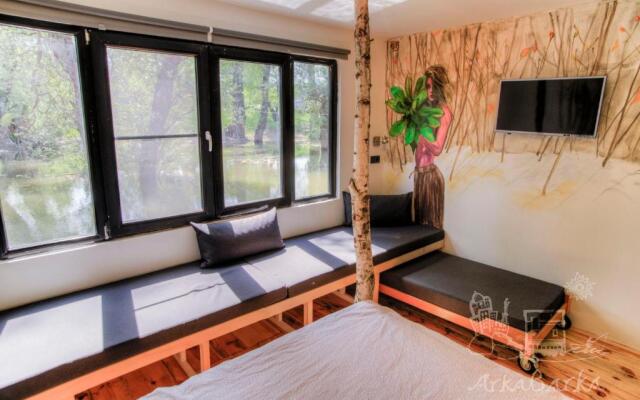 ArkaBarka Floating Hostel and Apartments