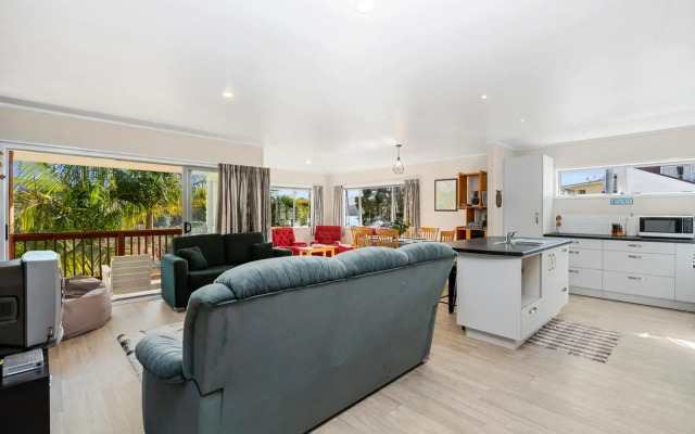 Ota Point Paradise - Whangaroa Holiday Home