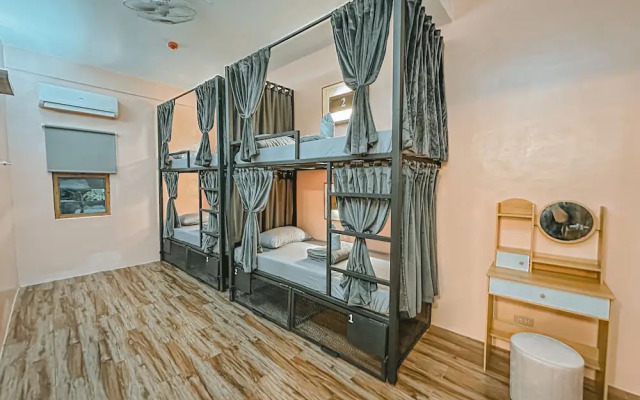 Outpost Hostel - Coron - Adults Only