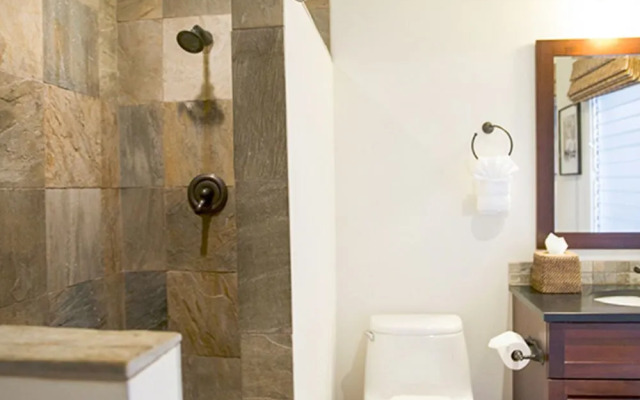 Poolside Aina Nalu Condo D109 - 2 Br Condo