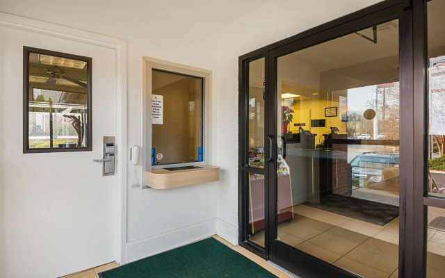 Studio 6 Greensboro, NC