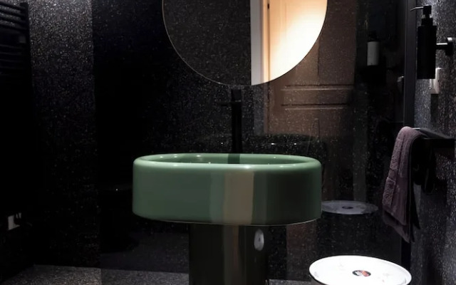 Reverse Art Hotel