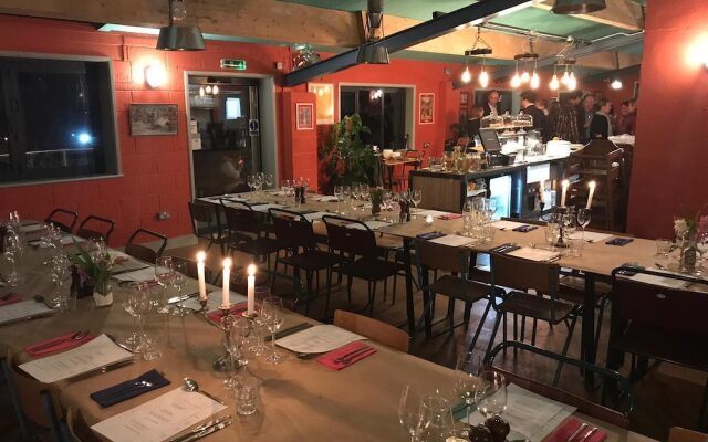 Beautiful Rural Yurt With Wood Fired hot tub