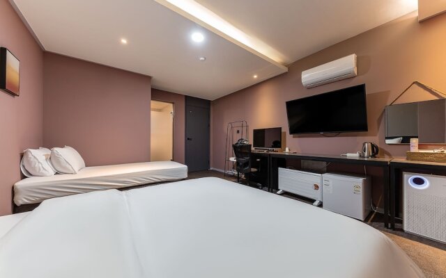 Cheonan St179 Hotel
