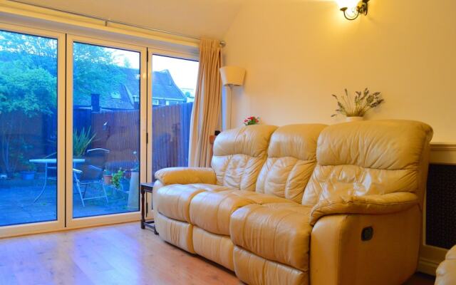 Spacious 2 Bedroom House With Garden in Islington