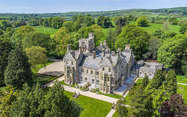 The Wilfred Suite Stone Cross Mansion