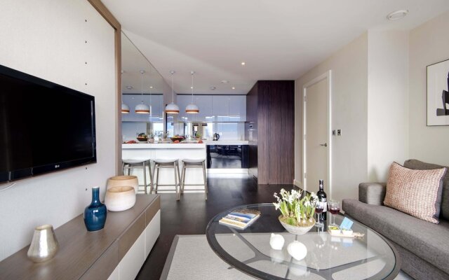 Bright Chelsea Grosvenor Waterside Apartment