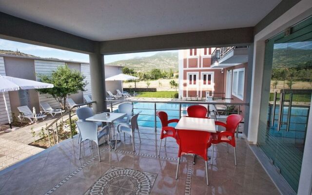 Sun & Sea Luxury Hotel