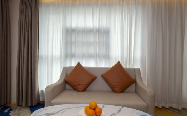 Vienna Hotel (Luoshan)