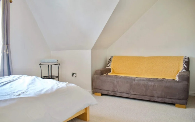 Modern And Charming 2 Bedroom Old Town Apartment