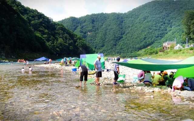 Hongcheon Gangbyeonuisuchaehwa Pension