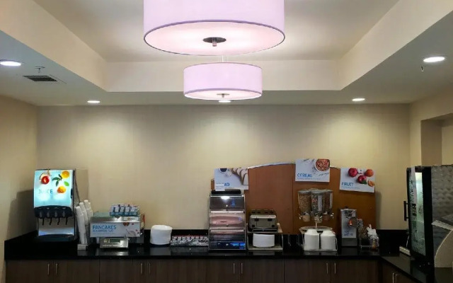 Holiday Inn Express San Bernardino - Colton by IHG