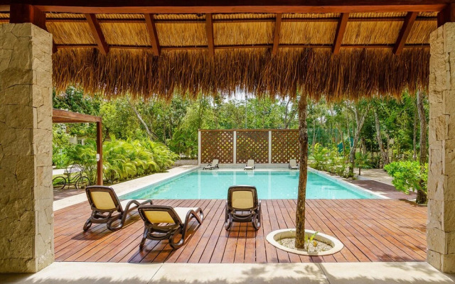 Magazine-worthy Villa Ponderosa with Private Pool & Gated Area