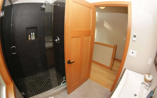 Black Bear Guesthouse