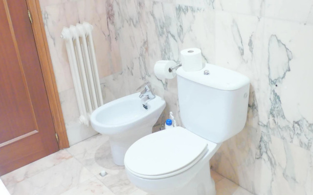 Apartamento luminoso, funcional y amplio en zona hospitalaria