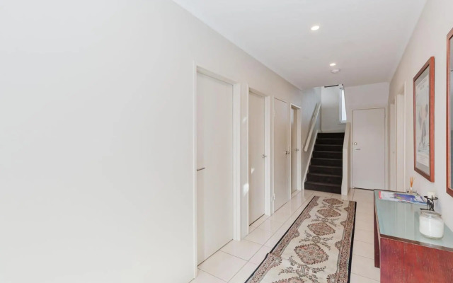 Grevillea 1/12 Poly Cow Lane