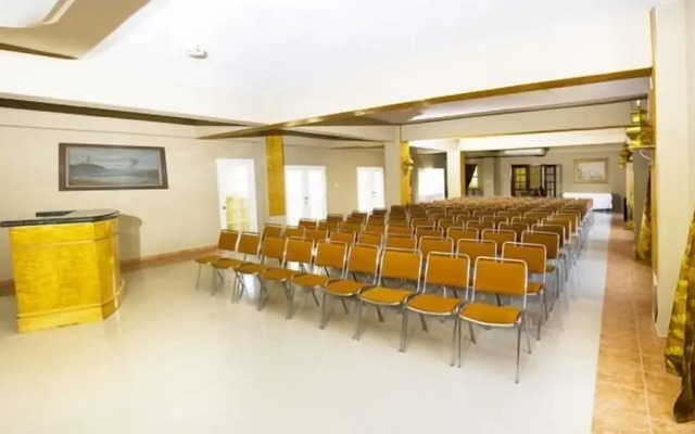 Art-Deco Beach Hotel