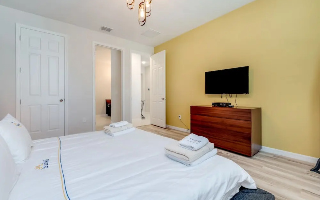 Edgy and Modern 7 Bed 5 Ba Villa Pool & Spa 1800saw
