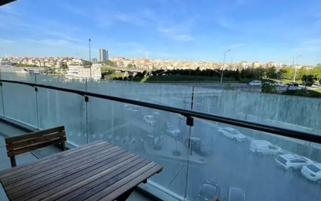 1bedroom Apartment With Terrace Near Mail of Istanbul