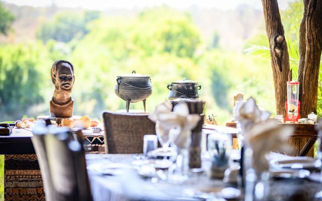 Toro River Lodges Big 5 Exclusive Safari