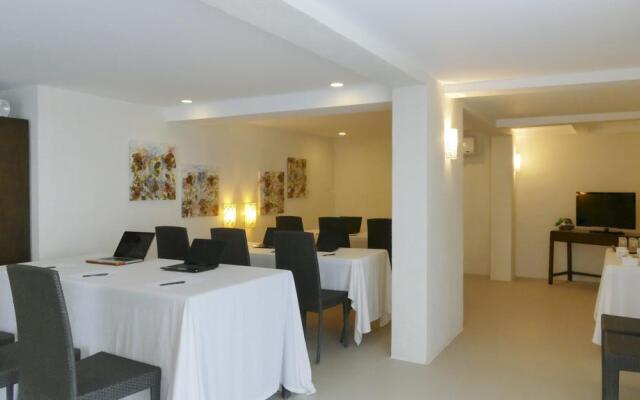 Rieseling Boracay Beach Resort