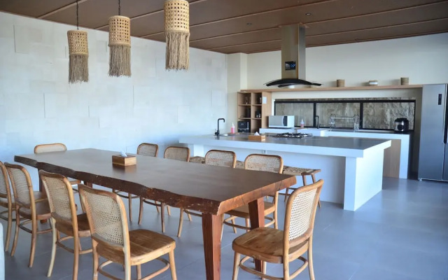 JadenHill CityView 8BR Villa Heated Pool+Movieroom