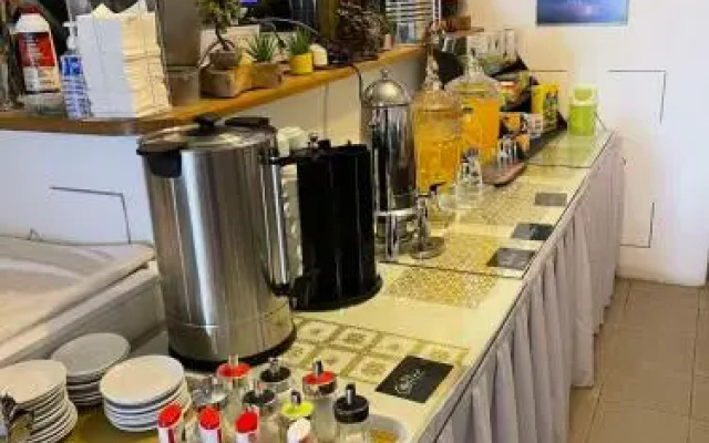 Alexander Beach Hotel