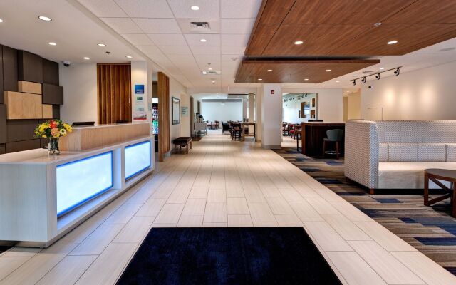Holiday Inn Express & Suites Manhattan by IHG