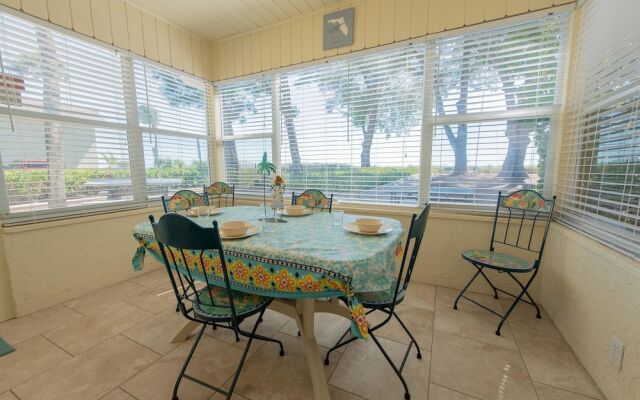 Whispering Waves West Apartment 1