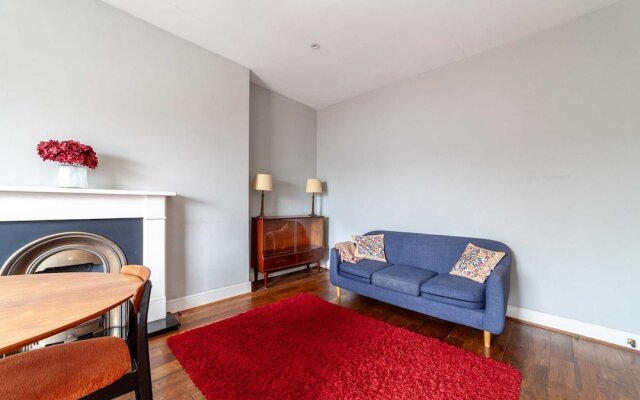 Modern 2-bed Flat in Shepherds Bush - Comfort & Style!