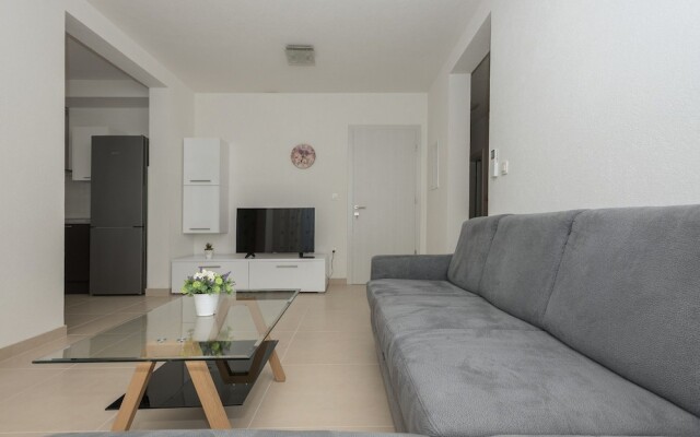 Apartments Mladen