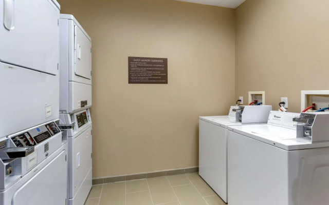 Comfort Suites
