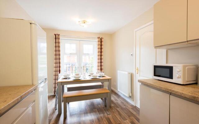 Bright & modern 4 bedroom townhouse