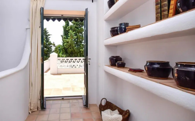 A Real Oasis In Colonial Style Villa