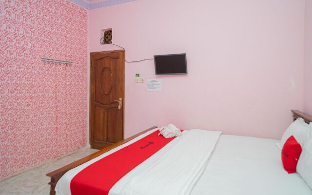 RedDoorz Syariah near Predator Fun Park Batu 2