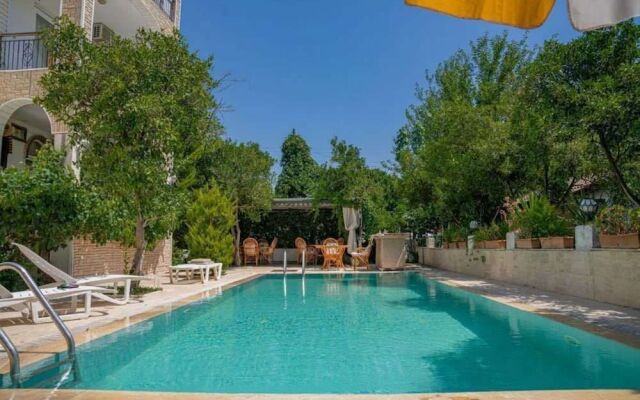 Felicity Hotel & Bungalows