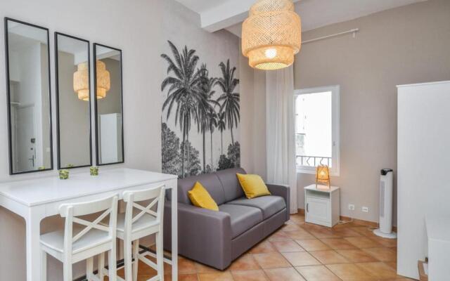 Comfortable studio apartment close to Avignon Bridge Welkeys