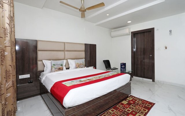 OYO 10277 Hotel Delux Golden