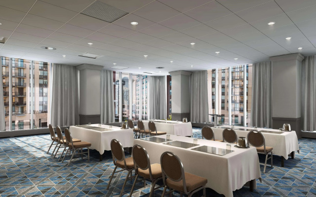 The Marquette Hotel, Curio Collection by Hilton