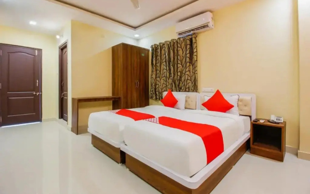 Aaditya Grand by OYO Rooms