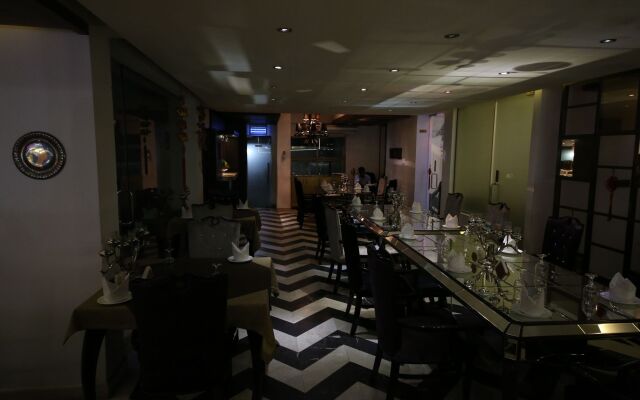 Monsoon Inn