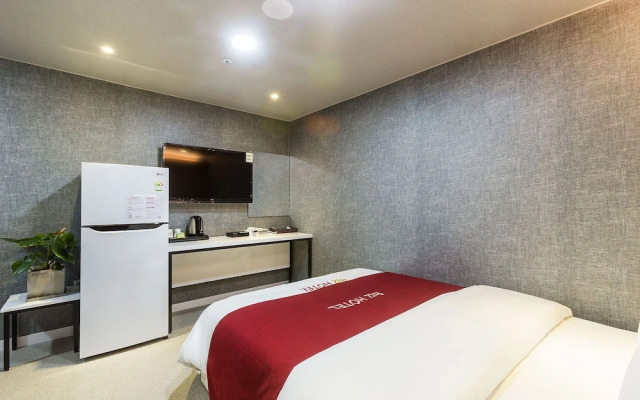 Suwon Station BIZ Hotel
