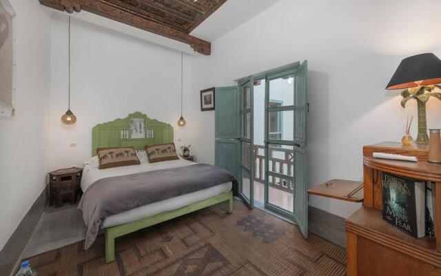 Riad Le J