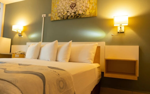 Golden Tree Hotel