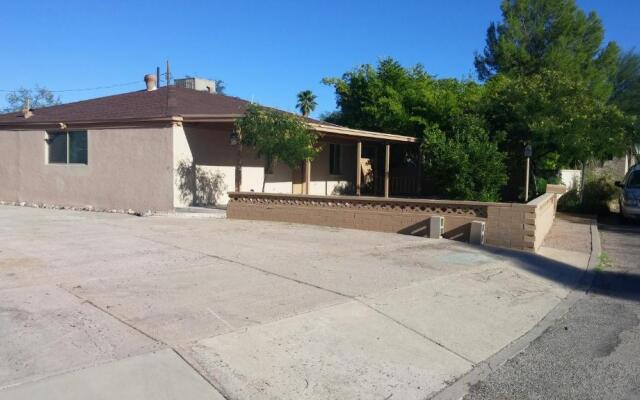 Quiet Desert Oasis off Swan Rd