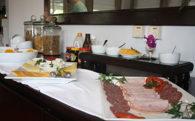 Redbourne Country Lodge- Lion Roars Hotels & Lodges