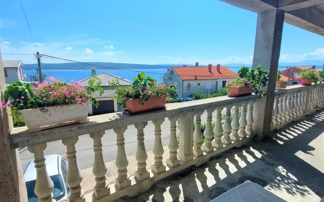 Elegant Apartments With Sea View and Balcony