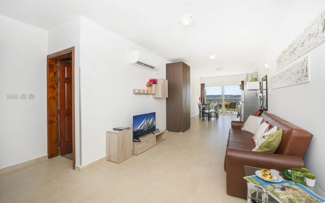 Summer Breeze Superior Apartment with Terrace by Getaways Malta