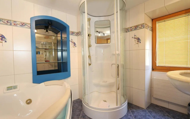 HOTEL ALPINA """" UPGRADE Alle Gäste vom Sommer 2020 wohnen im Haupt Hotel Desiree die Alpine SPA Lodge ist inklusive