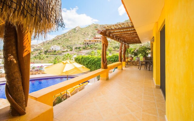 Walk to Cabo Marina & Downtown: Villa Mira Flores